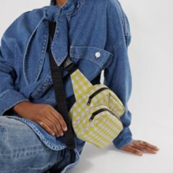NWT Baggu Fanny Pack - Pink Pistachio Pixel Gingham - Picture 2 of 6